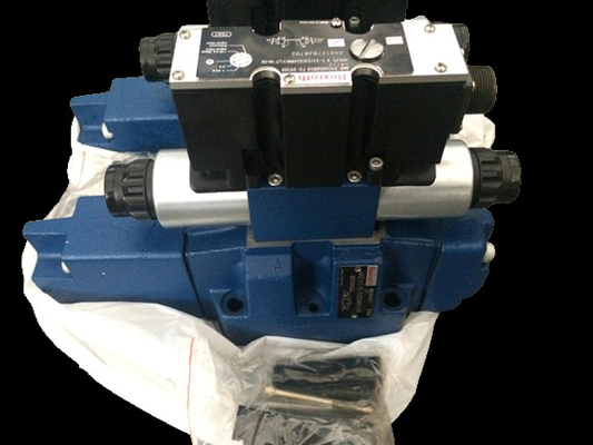 072-558A/S22FOFA4VBL AuthenticGuaranteeBufferAmplifierServoValveMOOGUSA